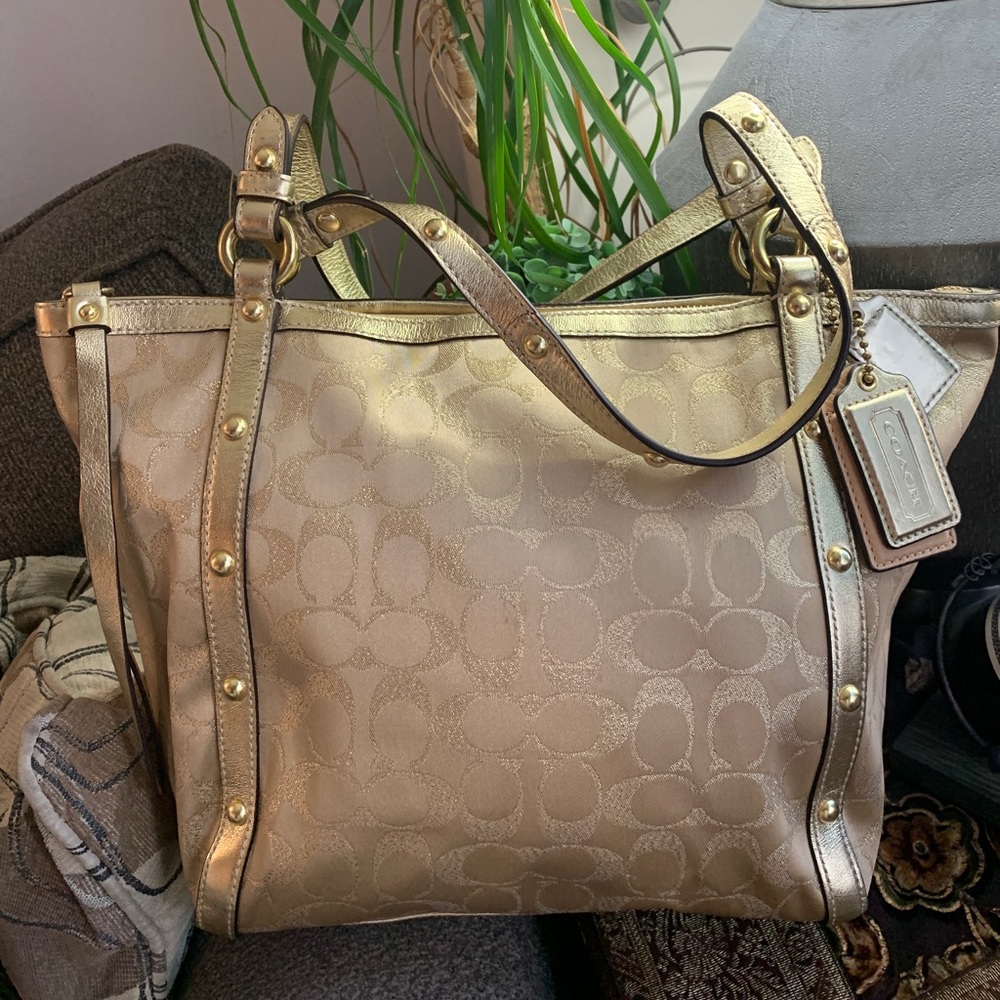 Authentic COACH LUREX METALLIC LEATHER W STUDS ZIP TOP SHOULDER BAG (EUC)